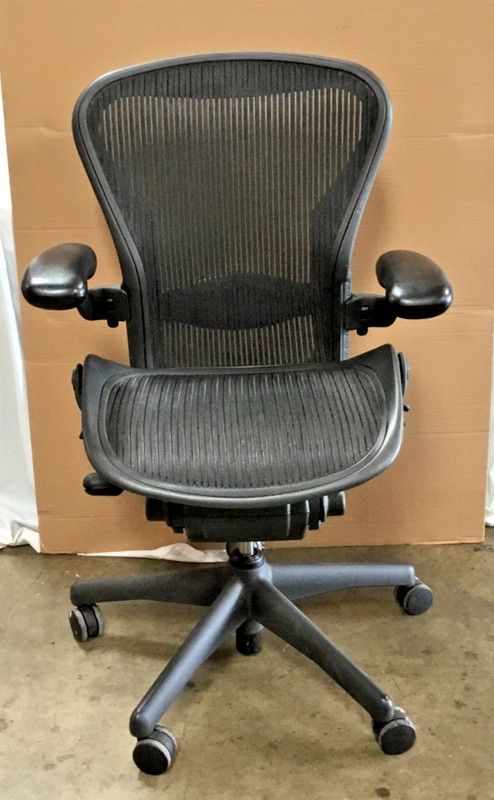 Herman Miller Aeron Office Chair Classic B Size Graphite Frame & Mesh Adjustable