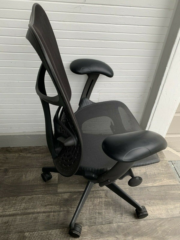 HERMAN MILLER MIRRA 2 (Aeron) CHAIR - GRAPHITE gallery