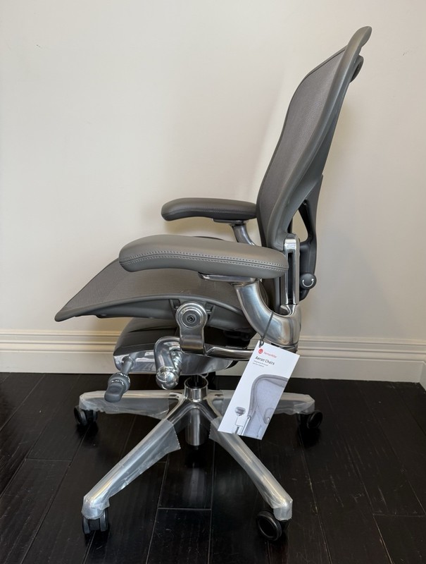 Herman Miller Aeron Office Chair - Size B - Graphite - Polished Aluminum gallery