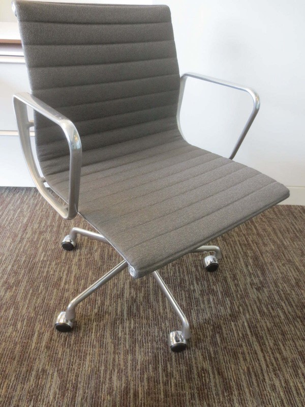 Herman Miller Eames Aluminum Group Management Chair in Charcoal Fabric gallery