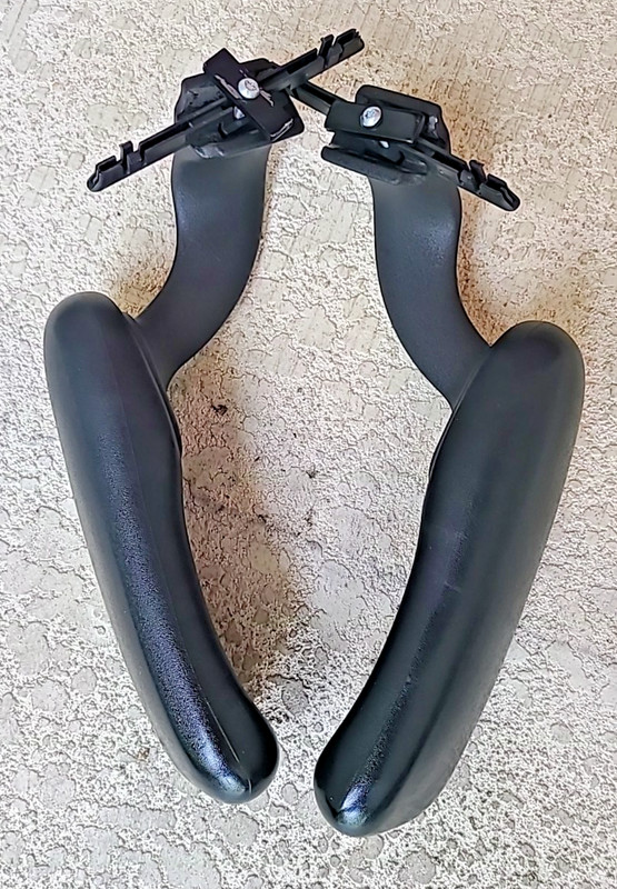 Herman Miller fixed Armrests (Left + ight )