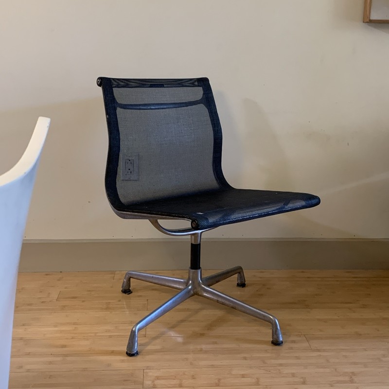 Charles Eames for VITRA Aluminum Group Swivel Chair. Black Mesh READ NY Area P/U
