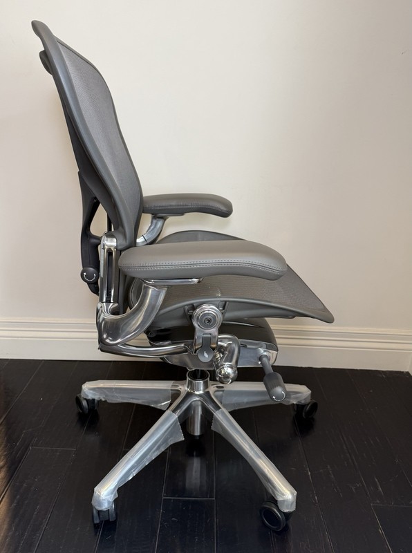 Herman Miller Aeron Office Chair - Size B - Graphite - Polished Aluminum gallery