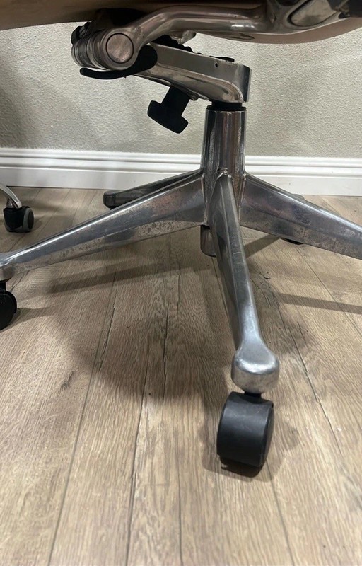 Loaded Herman Miller Mirra 1 Task Chair Beige gallery