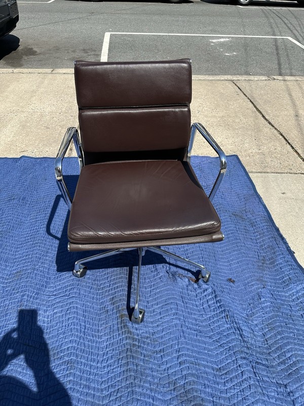 Mid-Century Modern "Eames Style" gallery