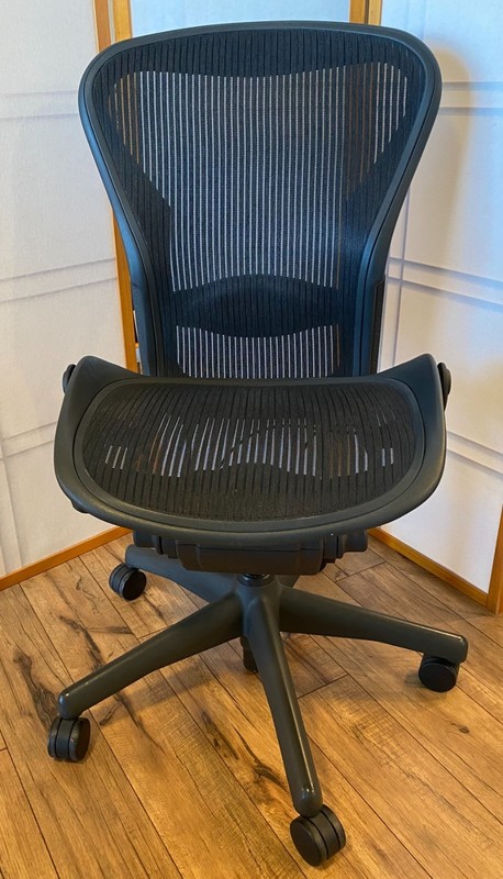 Herman Miller Aeron Office Chair - Carbon Frame, Gray/Black, Excellent condition