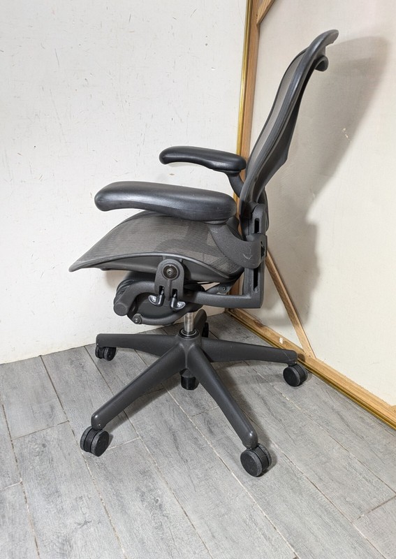 Herman Miller Aeron Office Chair - Size B - Vintage gallery