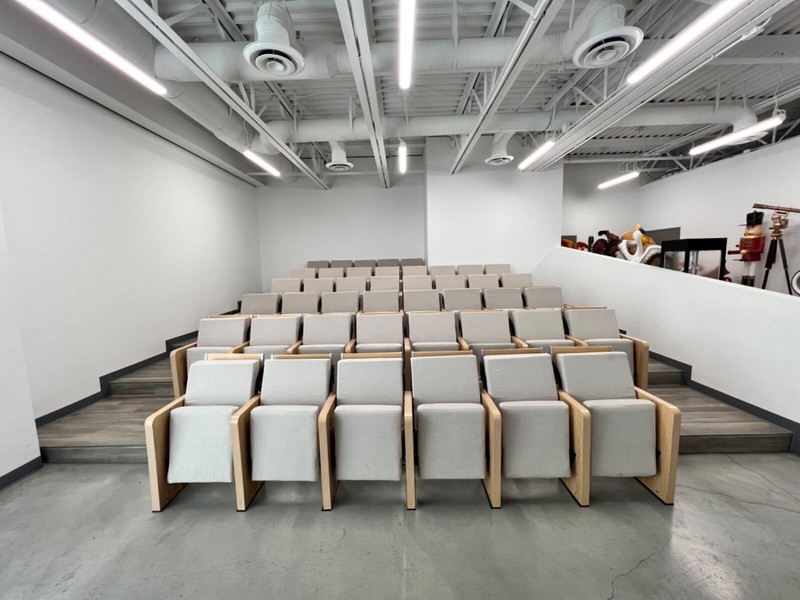 Lecture hall/auditorium seating: 43 folding seats with desks gallery