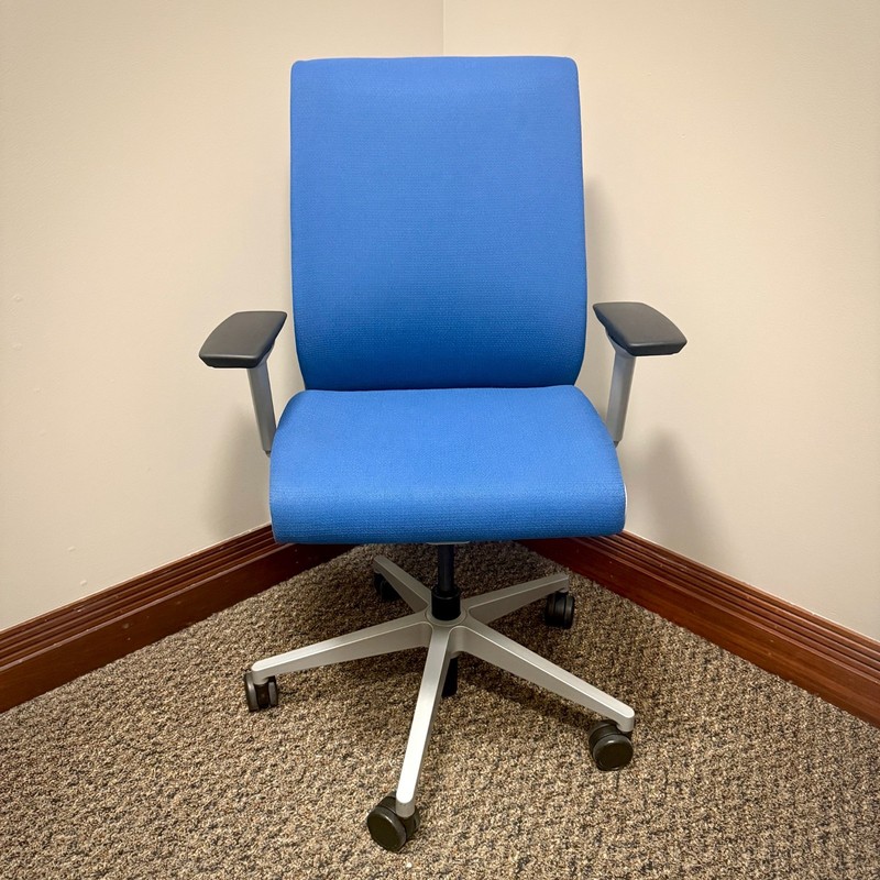 Steelcase Think V-1 office chair