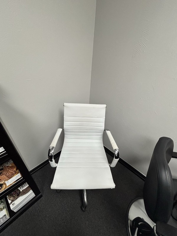 White Leather Office Chairs 3x Count $45 For Both Small $50 For Big One $125 All gallery