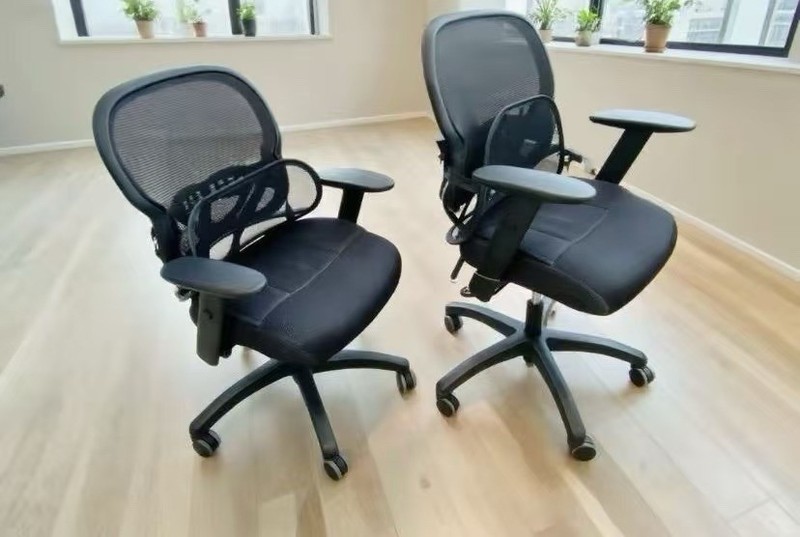 Set of 2 Black Mesh-Back Rolling Office/Desk Chairs with Armrests