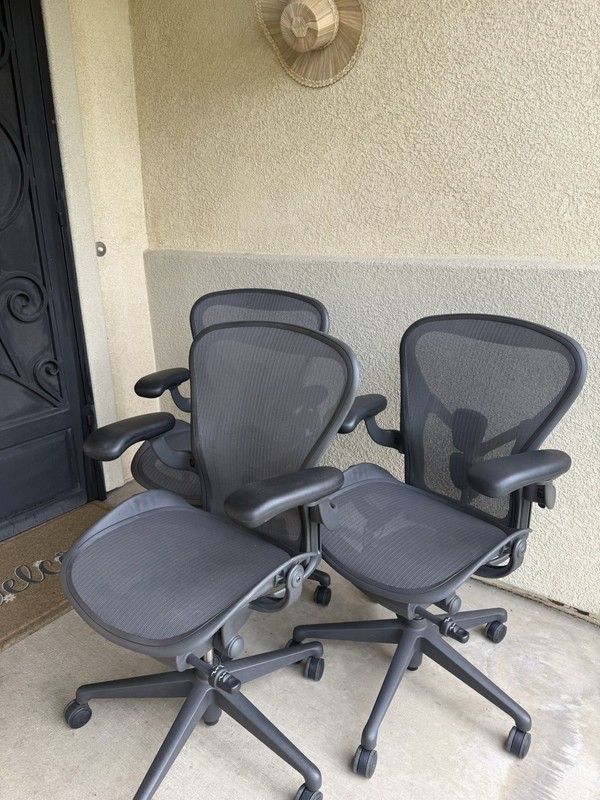 Herman Miller Aeron Office Chair - Size B gallery