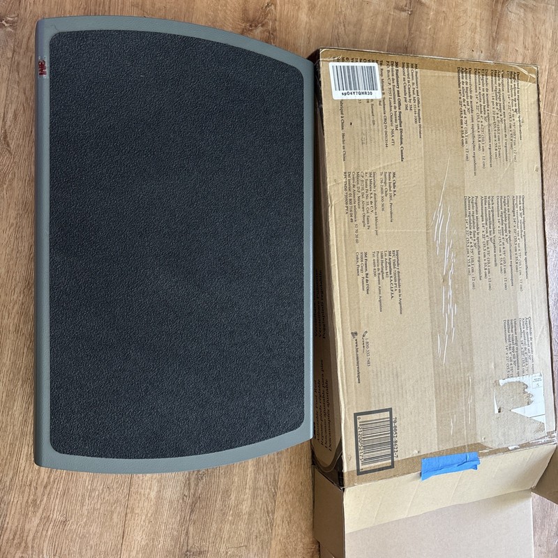 3M FR330 Adjustable Foot Rest 13"X18" X4" Metal Non-slip Industrial~New Open Box gallery