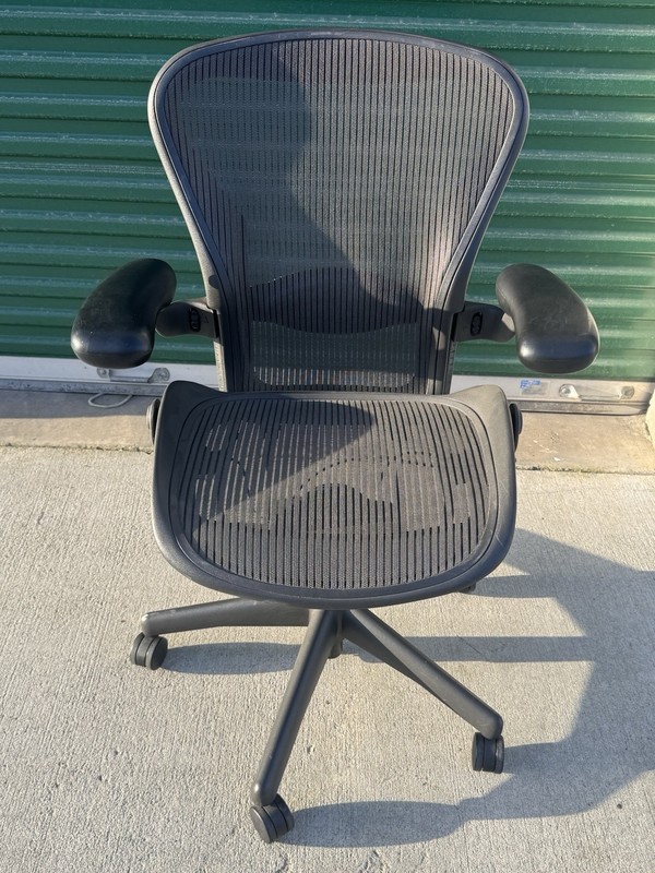Herman Miller Aeron Mesh Desk Chair Medium Size B Fully Adjustable w/ Lumbar