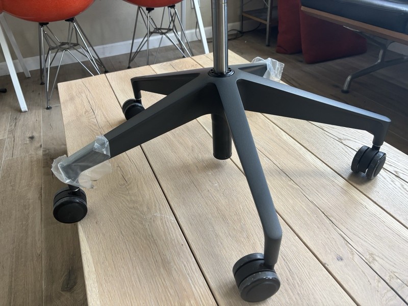 Herman Miller Setu/Aeron Chairs Nib 2025 Design Within Reach Eames Vitra Knoll gallery