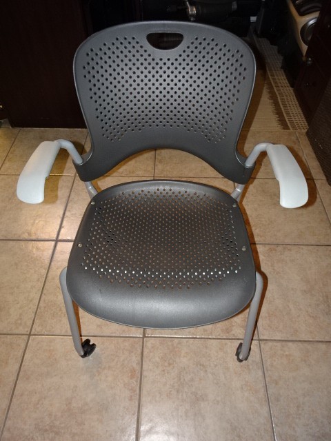 Herman Miller Caper Stacking Chair with Arms and Casters – Gray – Excellent Con