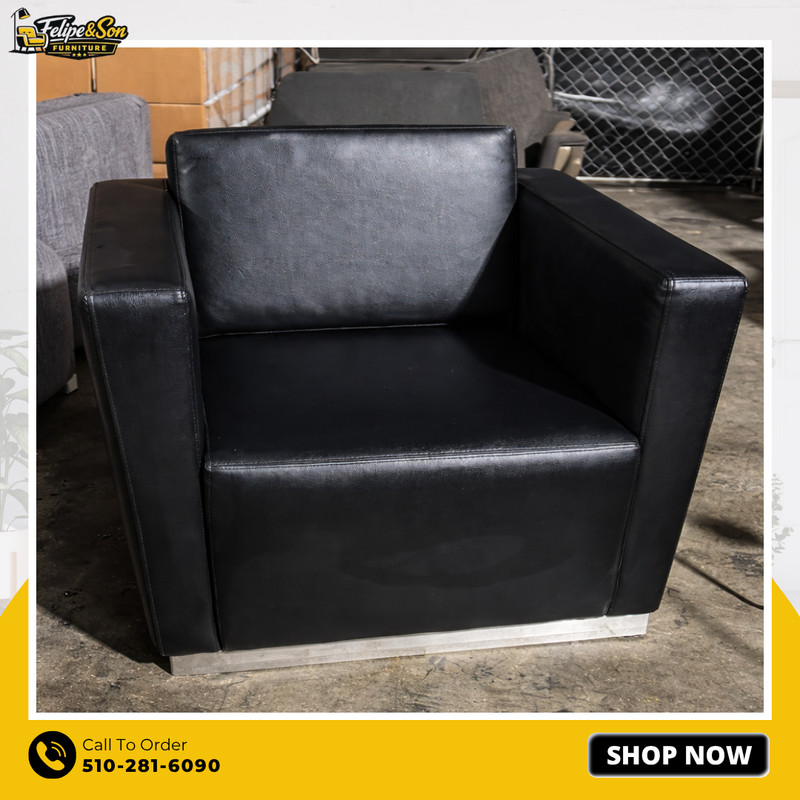 Preowned Contemporary Black Upholstered Lounge Chair