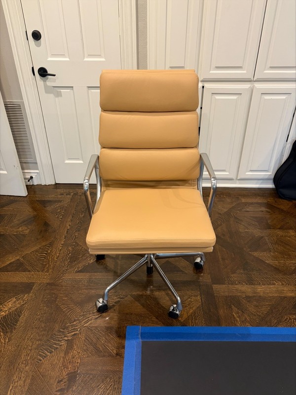 Herman Miller Eames Soft Pad Chair EA217/EA219 Tan Leather Aluminum Office Desk