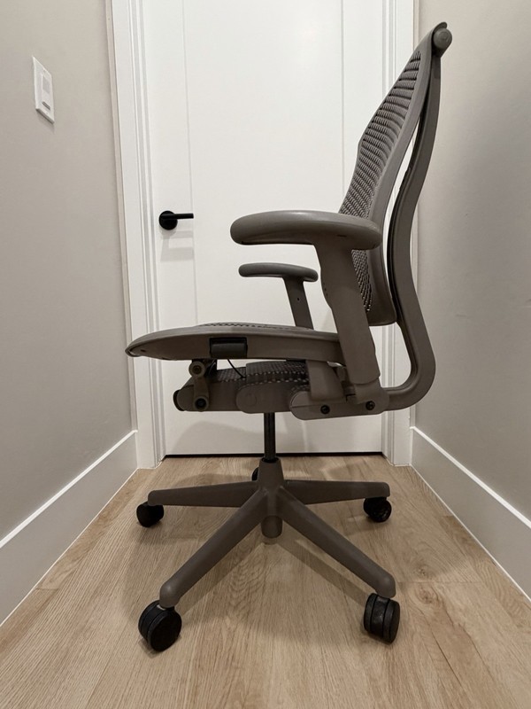 Herman Miller Celle Ergonomic Desk Chair Gray Excellent Condition 9.5/10 gallery