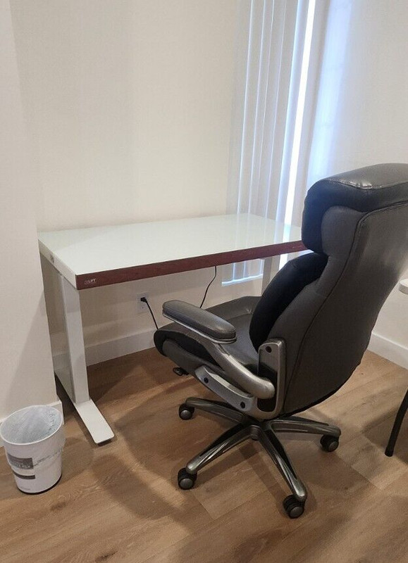 airLIFT® Tempered Glass Table and Wellness Articulating Lumbar Executive Chair