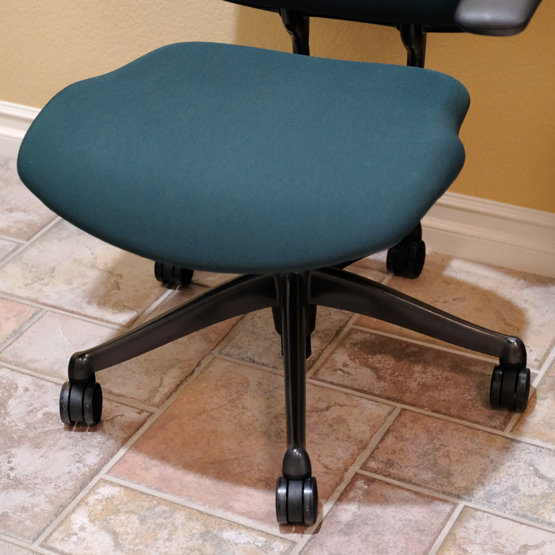 Humanscale Freedom Chair Adjustable, Ergonomic, Green Fabric Made Sept 2024 VG+ gallery