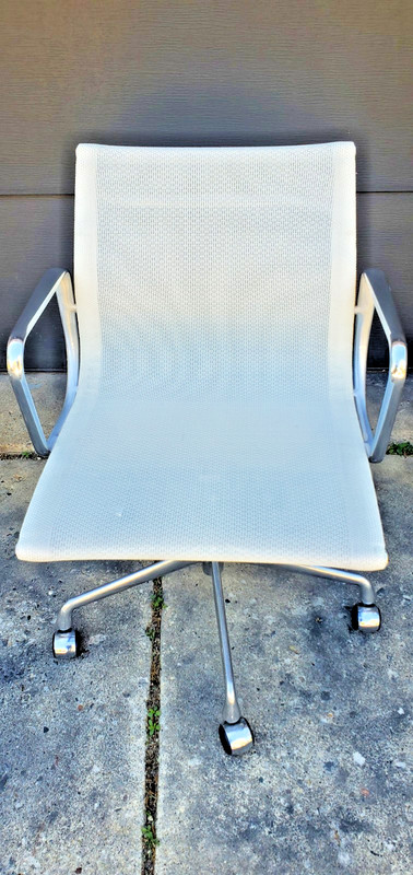 AUTHENTIC HERMAN MILLER EAMES MANAGEMENT ALUMINUM GROUP OFFICE CHAIRS gallery