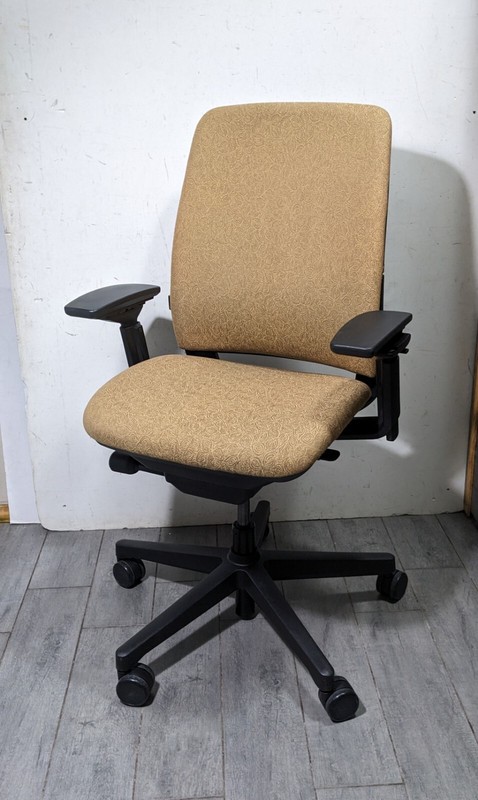 Steelcase Amia Office Task Arm Chair – Ergonomic, Rolling