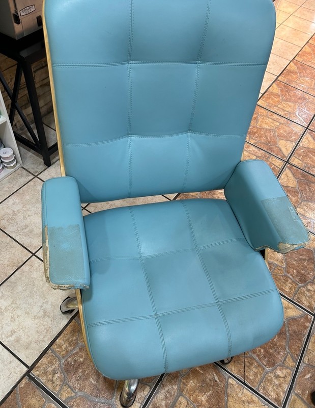 Light Blue Tufted Faux Leather Office Chair with Adjustable Height and Swivel