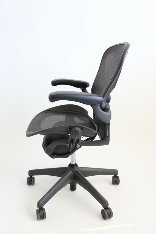Herman Miller Aeron Mesh Desk Chair Medium Size B fully adjustable w/ lumbar gallery
