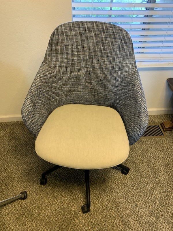 Global Furniture Group Quora Mid Back Lounge Style Office / Conference Chair