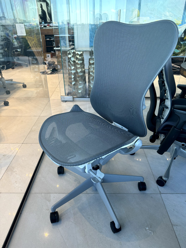 Herman Miller Mirra 2 Chair Graphite White – flex front lumbar support Armless