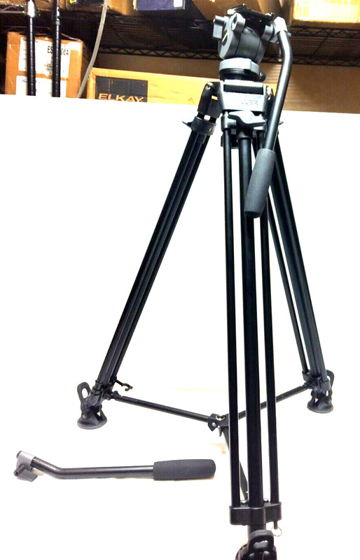 New Miller DS-10 DV Fluid Head and Solo Aluminum Tripod w Pan Handle & Bag