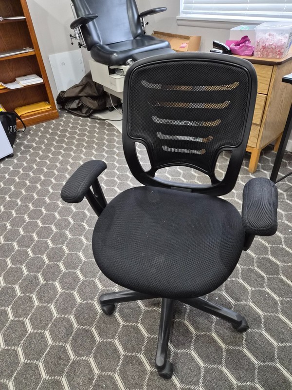 swivel office chair mesh, very comfortable in good condition