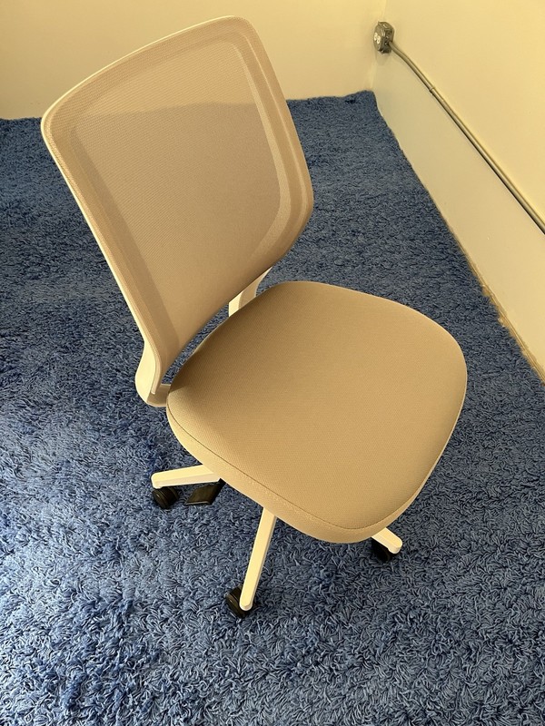 Staples Essentials Ergonomic Fabric Swivel Task Chair, Gray Without Armrest ￼