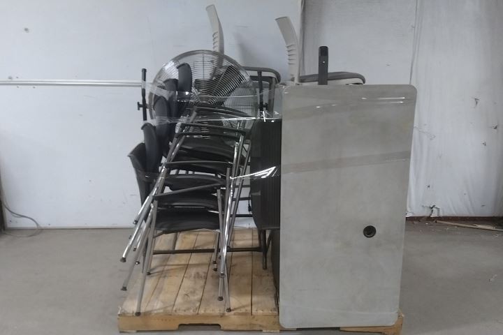 Brand Name MISCFURNITURE 4 Chairs, 4 High-Top Chairs, 1 Desk, 1 Fan (C) gallery