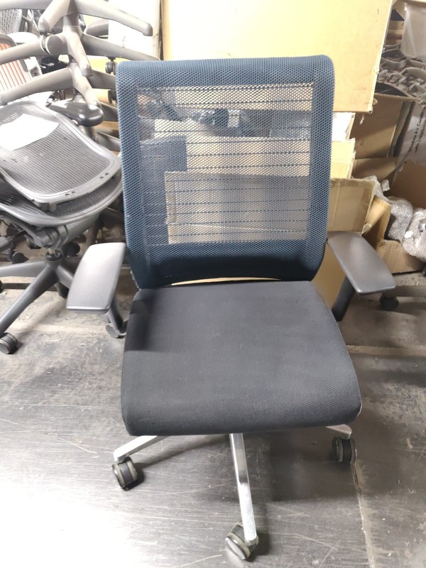 Steelcase Think Chair black seat Blue Back Silver Base office Desk chair